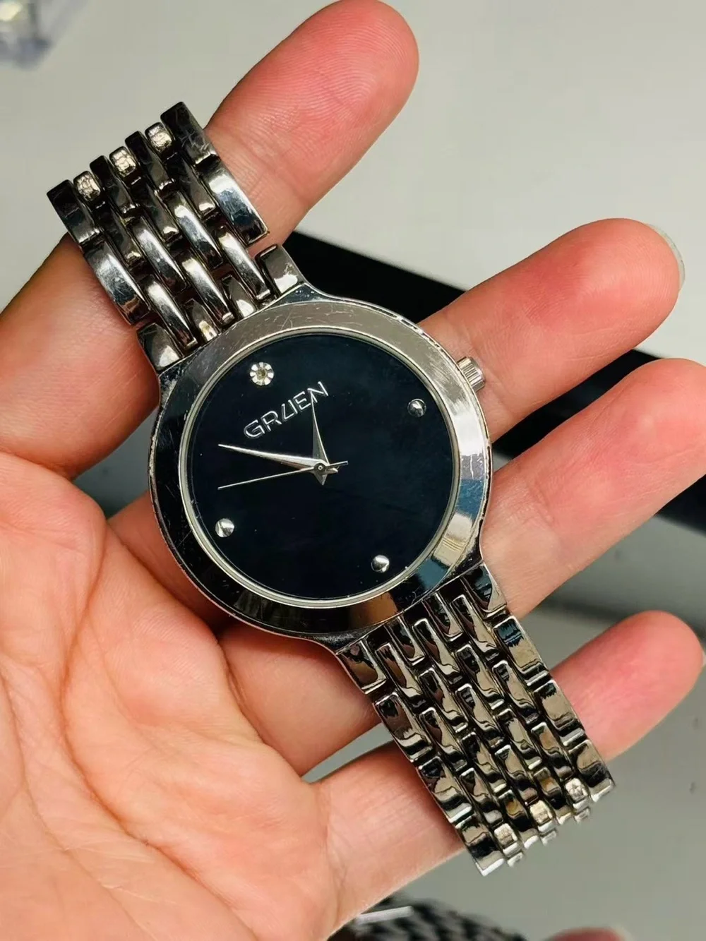 Vintage Gruen Black Dial Quartz Men’s Dress Watch 37mm New Battery Runs